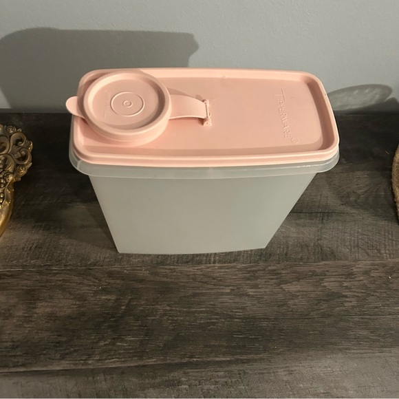 Vintage Tupperware Cereal Keeper 1588-5 w/ Pink Lid Snack Storage Container - Picture 4 of 6